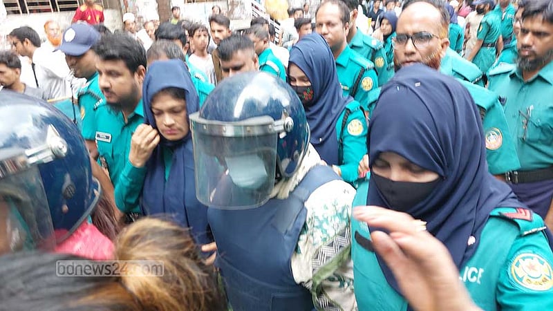 কাঠগড়ায় মমতাজের ৩৩ মিনিট