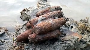 যমুনা নদীর তীরে মিলল ১১ মর্টার শেল