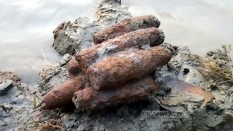 যমুনা নদীর তীরে মিলল ১১ মর্টার শেল