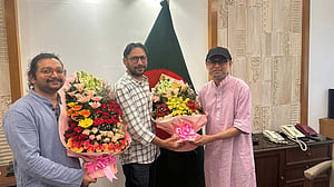 ‘বালুর নগরীতে’ সিনেমার সাফল্য, উড়োজাহাজের টিকিট দিলেন ফারুকী