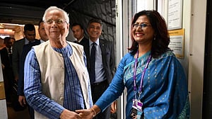 লন্ডনে পৌঁছেছেন ইউনূস