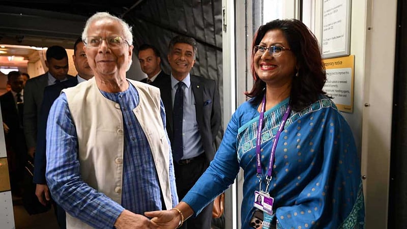 লন্ডনে পৌঁছেছেন ইউনূস