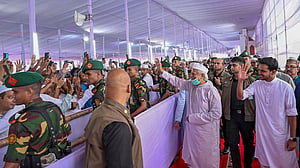 ‘স্যার, ৫ বছর’ স্লোগান: তোষামোদ, দখলদারিত্ব না গণদাবি?