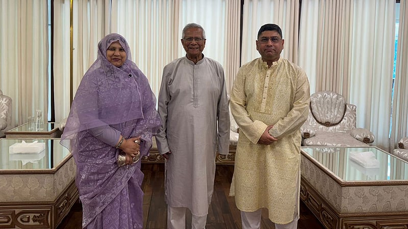 ঈদের দিন প্রধান উপদেষ্টার সঙ্গে সেনা ও নৌবাহিনী প্রধানের সাক্ষাৎ