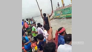 মুন্সীগঞ্জে অবৈধ বালু উত্তোলন, গ্রামবাসীর ধাওয়া-সংঘর্ষে আহত ৫