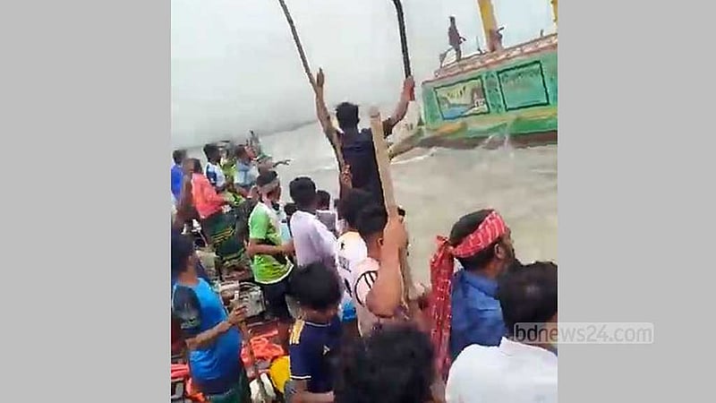 মুন্সীগঞ্জে অবৈধ বালু উত্তোলন, গ্রামবাসীর ধাওয়া-সংঘর্ষে আহত ৫