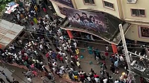 ‘তাণ্ডব’ চলাকালে কারিগরি ত্রুটি, ছায়াবাণী হলে ভাঙচুর-লুট