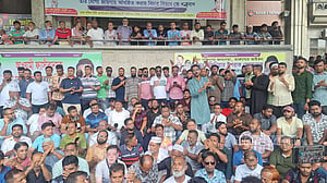 ‘রায় এসেছে, রিটও খারিজ, অপেক্ষা কীসের’, নগর ভবনে ইশরাক সমর্থকদের বিক্ষোভ