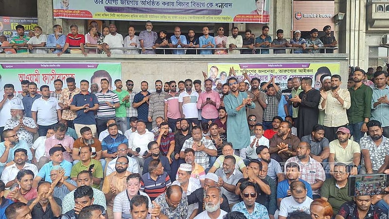 ‘রায় এসেছে, রিটও খারিজ, অপেক্ষা কীসের’, নগর ভবনে ইশরাক সমর্থকদের বিক্ষোভ