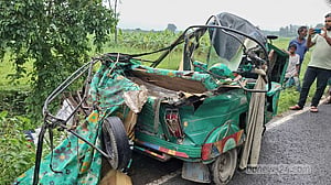 নওগাঁয় ভটভটি-অটোরিকশা সংঘর্ষে নিহত ২