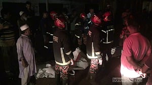 নাটোরে গাড়ির চাকা বদলানোর সময় অন্য পিকআপের ধাক্কায় নিহত ২