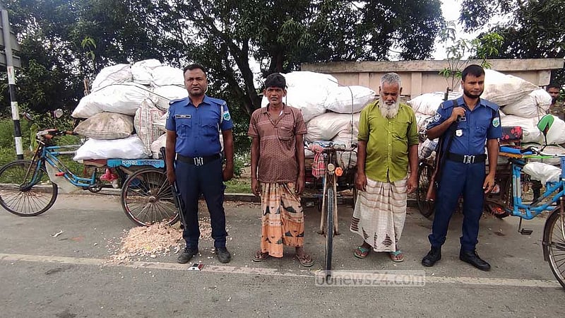 নাটোরে জমি থেকে লুটের ভুট্টা জব্দ, গ্রেপ্তার ২