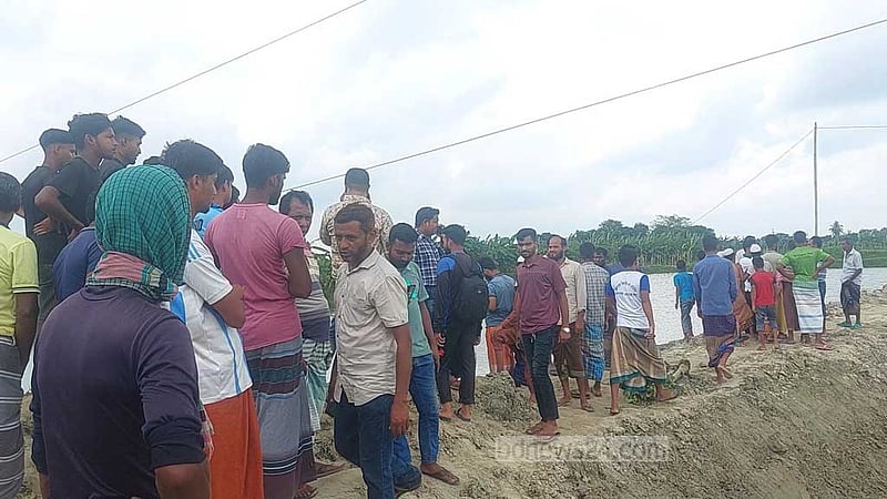 নাটোরে হেলে পড়া খুঁটির তারে বিদ্যুৎস্পৃষ্ট হয়ে কৃষকের মৃত্যু