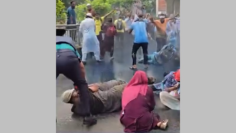 শিক্ষক নিবন্ধন: ফেল করা প্রার্থীদের ওপর জলকামানের পানি, সাউন্ড গ্রেনেড