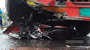 নীলফামারীতে বাস চাপায় বাইক আরোহী ২ জনের মৃত্যু