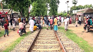 নীলফামারীতে ট্রেনের ধাক্কায় বাইক আরোহী ২ ভাই নিহত