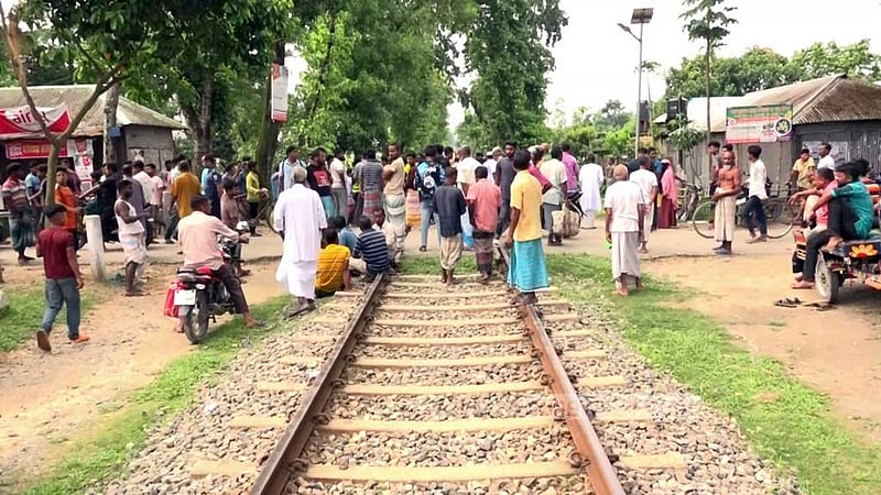 নীলফামারীতে ট্রেনের ধাক্কায় বাইক আরোহী ২ ভাই নিহত
