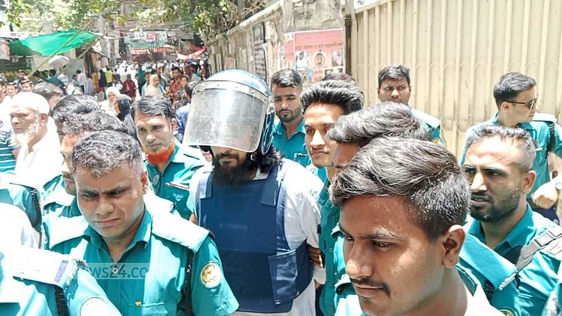 বাদীকে বিয়ের পর গায়ক নোবেলের জামিন, মুক্তিতে ‘বাধা নেই’