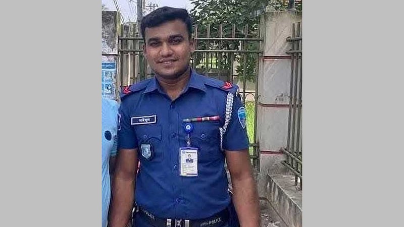 হাতিয়ায় ট্রলারডুবি: পুলিশ সদস্যের মৃতদেহ উদ্ধার, নিখোঁজ রোহিঙ্গা শিশু
