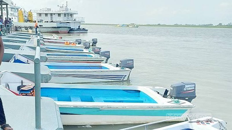ভাড়া বৃদ্ধির দাবিতে আরিচা-কাজিরহাট স্পিডবোট চলাচল বন্ধ, ভোগান্তি