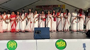 প্যারিসে রিপাবলিক চত্বরে প্রবাসীদের বৈশাখী মেলা
