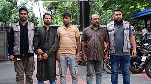 ফকিরাপুলে পুলিশকে গুলি করা ‘মাদক কারবারীসহ’ গ্রেপ্তার ১২