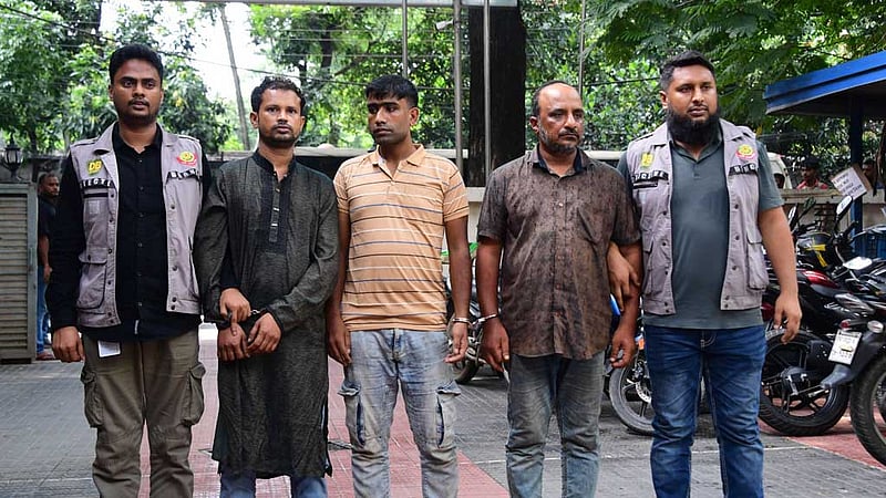 ফকিরাপুলে পুলিশকে গুলি করা ‘মাদক কারবারীসহ’ গ্রেপ্তার ১২