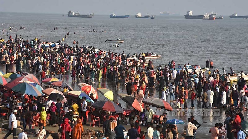 জনারণ্যে সমুদ্র দর্শন