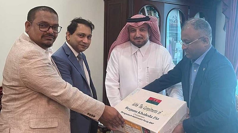 কাতার আমিরের জন্য খালেদা জিয়ার আম-লিচু উপহার