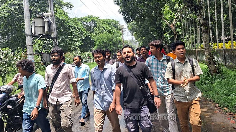 মুরাদনগরে নারীকে ধর্ষণের প্রতিবাদে রাবিতে বিক্ষোভ