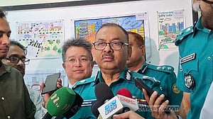 নূরুল হুদাকে ‘হেনস্তায়’ গ্রেপ্তার ১: ‘মব’ প্রশ্রয় দেওয়া হবে না, বললেন ডিএমপি কমিশনার