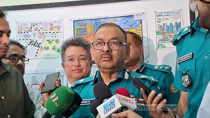 নূরুল হুদাকে ‘হেনস্তায়’ গ্রেপ্তার ১: ‘মব’ প্রশ্রয় দেওয়া হবে না, বললেন ডিএমপি কমিশনার