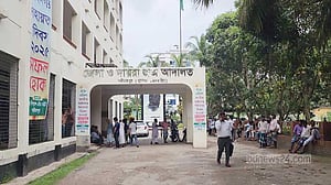 শরীয়তপুরে আদালত চত্বর থেকে হাতকড়াসহ ২ আসামির চম্পট