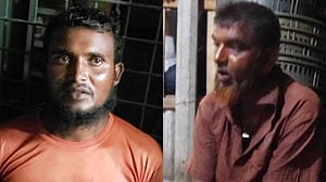 সাতক্ষীরায় ২ ‘বনদস্যুকে’ আটক করে পুলিশে দিল জনতা, অস্ত্র উদ্ধার