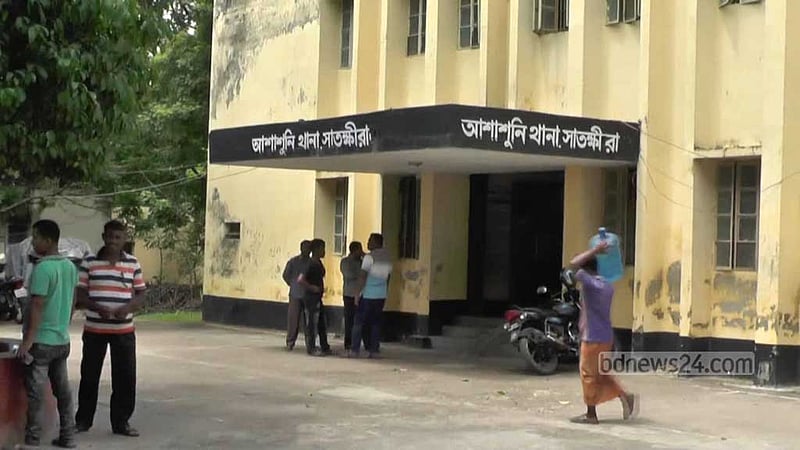 সাতক্ষীরায় চরের কেওড়া গাছে নেটে আটকানো, মুখ থেতলানো লাশ