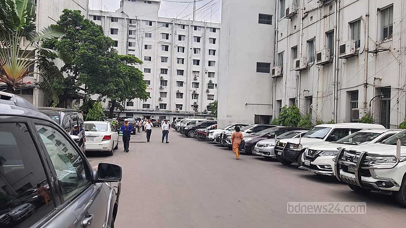 ঈদের আগে শেষ কর্মদিবসে সচিবালয়ে ছুটি ছুটি ভাব