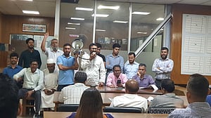 ‘ভালো খবরের আশায়’ আন্দোলনে বিরতি দিলেন সচিবালয়ের কর্মচারীরা