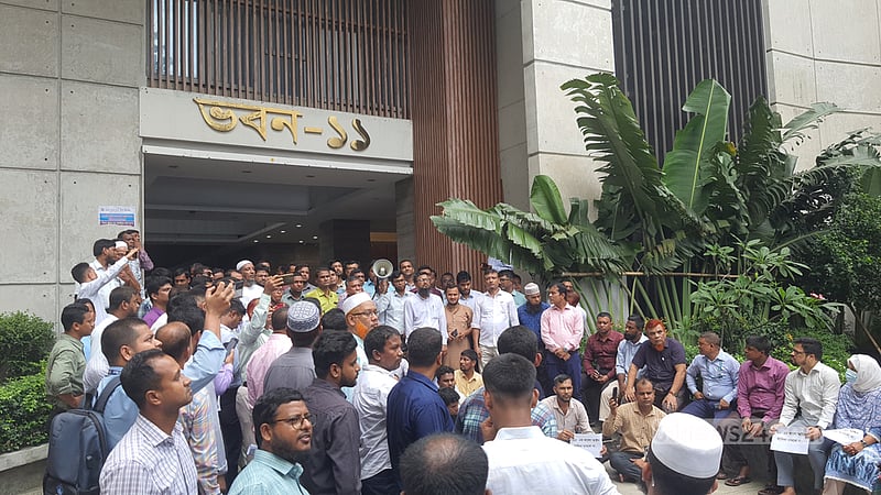 সরকারি চাকরি আইন বাতিলে বিক্ষোভ: সোমবার দুই ঘণ্টার কর্মবিরতি