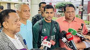 হামজাদের সাথে খেলতে ঢাকায় সামিত