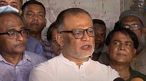 লবণযুক্ত চামড়া নির্ধারিত দরেই বিক্রি হচ্ছে: বাণিজ্য উপদেষ্টা