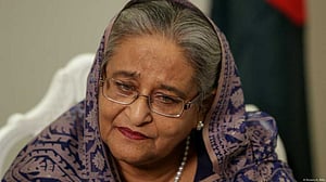 মানবতাবিরোধী অপরাধ: হাসিনার বিরুদ্ধে অভিযোগ গঠনের শুনানি সোমবার