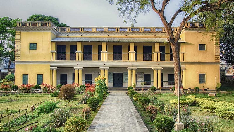 দর্শনার্থীকে মারধর: রবীন্দ্র কাছারি বাড়িতে প্রবেশ বন্ধ