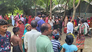 সিরাজগঞ্জে স্ত্রীকে গলাকেটে হত্যার পর আত্মহত্যার চেষ্টা রাজমিস্ত্রির
