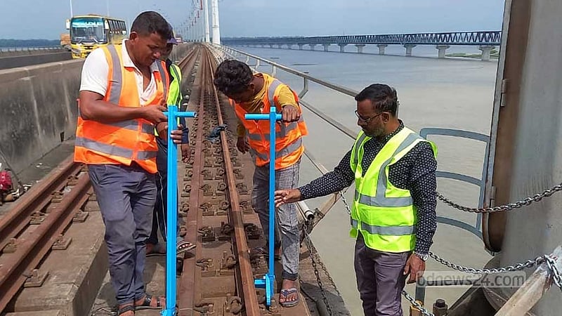 যমুনা সেতু থেকে তুলে ফেলা হচ্ছে রেলপথ, বাড়বে সড়ক