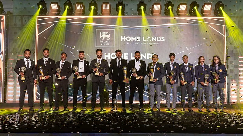 শ্রীলঙ্কার বর্ষসেরা কামিন্দু ও আতাপাত্তু