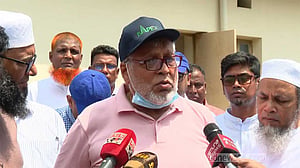 উপহারে ‘লোভ’ হয়, তবুও ফিরিয়ে দেন উপদেষ্টা ফাওজুল কবির
