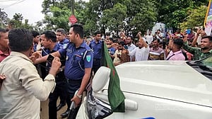 জাফলংয়ে ২ উপদেষ্টার গাড়ি আটকে বিক্ষোভের ঘটনায় মামলা