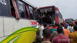টঙ্গীতে দুই বাসের সংঘর্ষে চালকসহ আহত ২৫