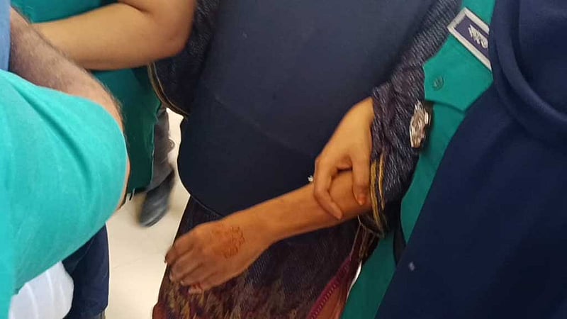 মেহেদী রাঙা হাতে হাস্যোজ্জ্বল তুরিন আফরোজ, গ্রেপ্তার হত্যা মামলায়