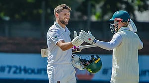 মুল্ডারের ১৪৭ রানের পর শেষ ওভারে বশের ছোবল